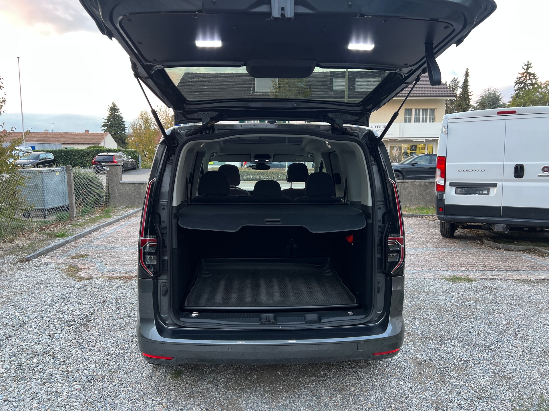 VW Caddy 2.0 TDI Liberty DSG Frisch ab MFK-image-15