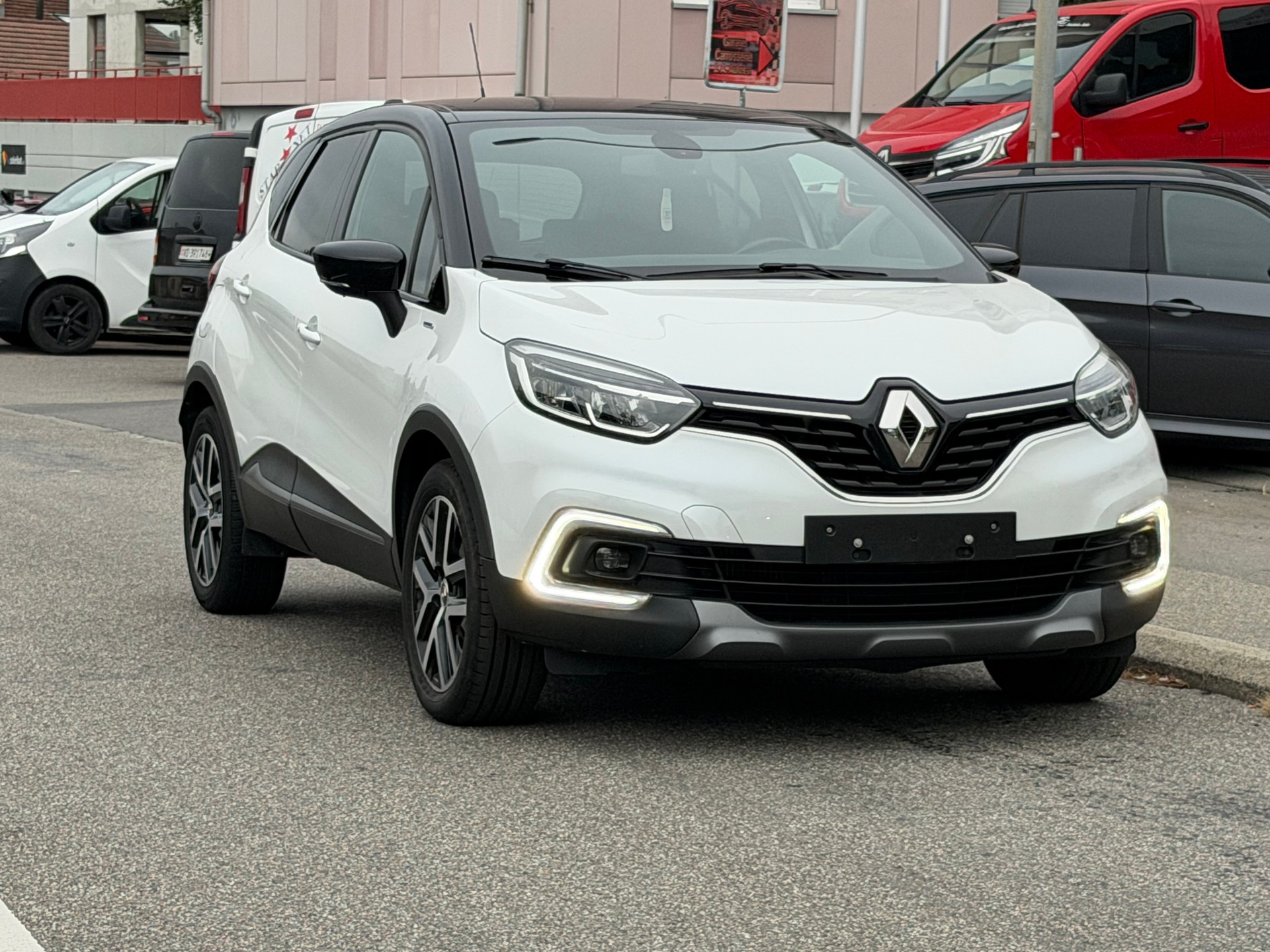 RENAULT Captur 1.3 T 16V S-Edition EDC-image-2