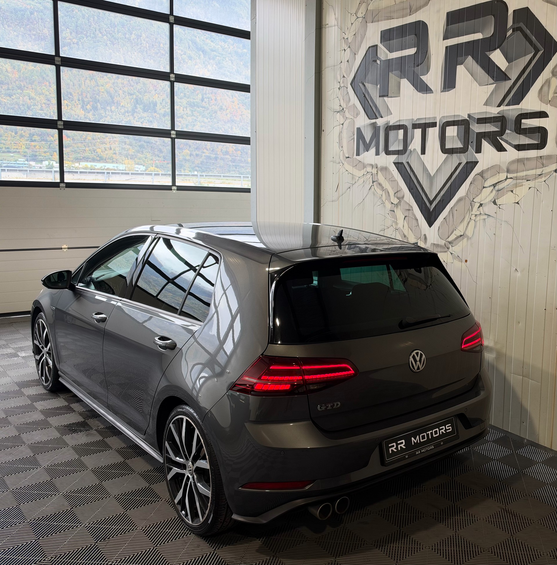VW Golf 2.0 TDI GTD-image-2