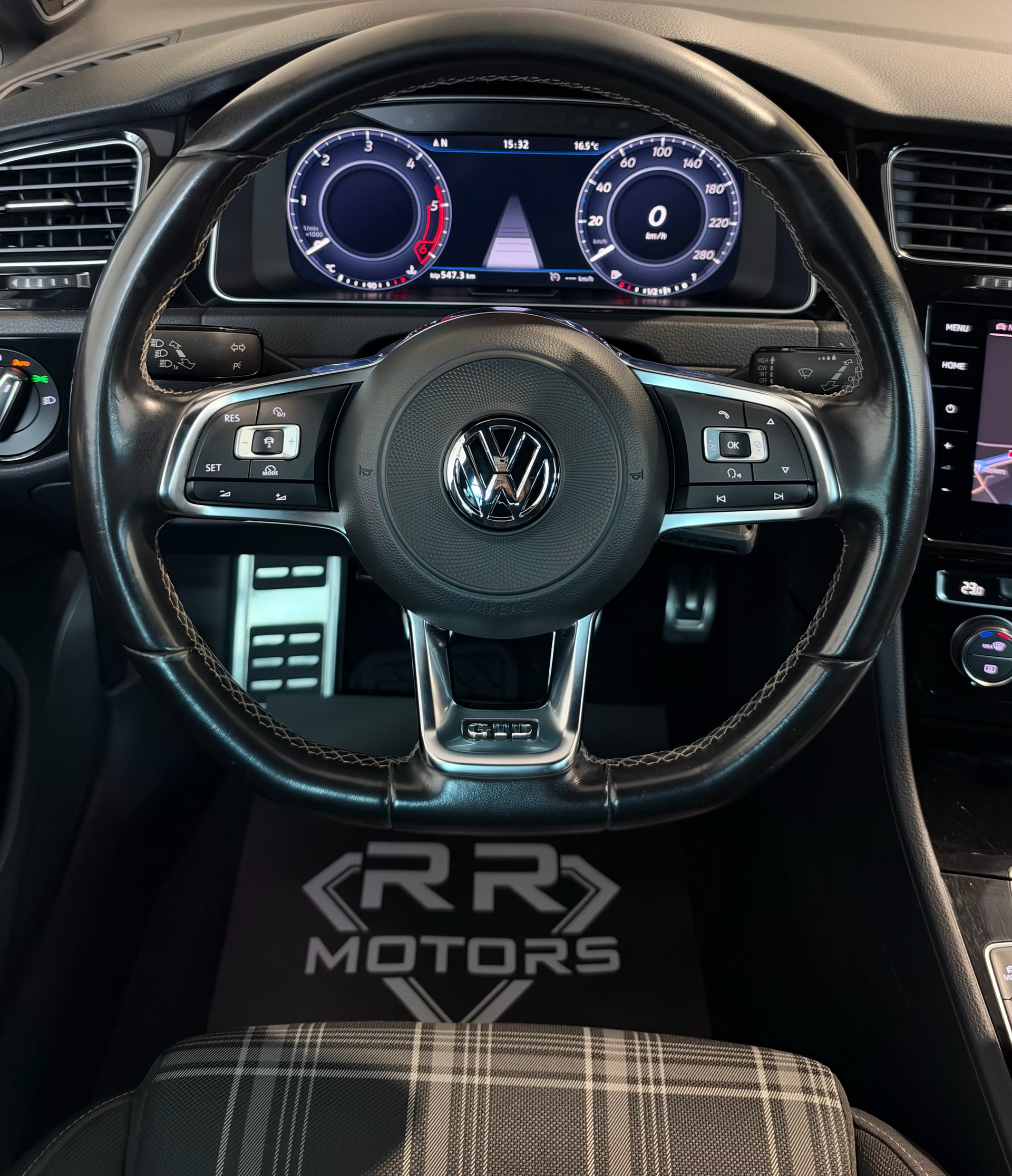 VW Golf 2.0 TDI GTD-image-10