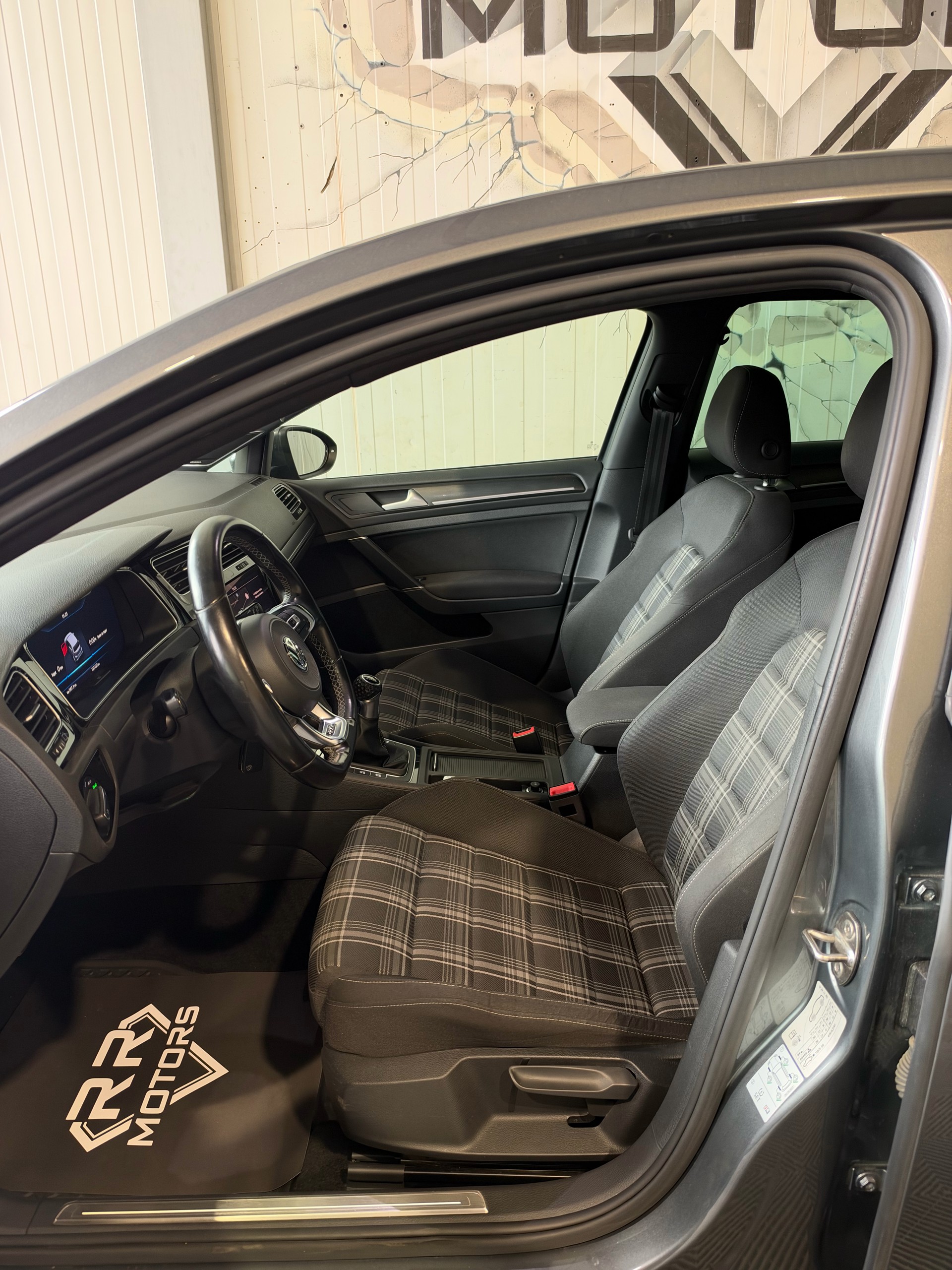VW Golf 2.0 TDI GTD-image-12