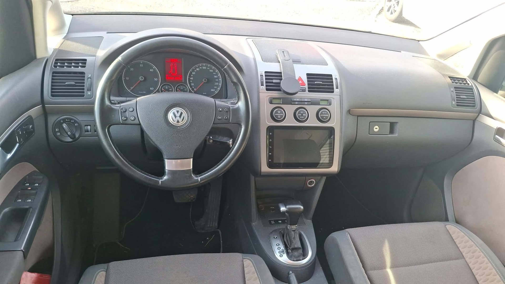 VW CrossTouran 2.0 TDI DSG-image-8