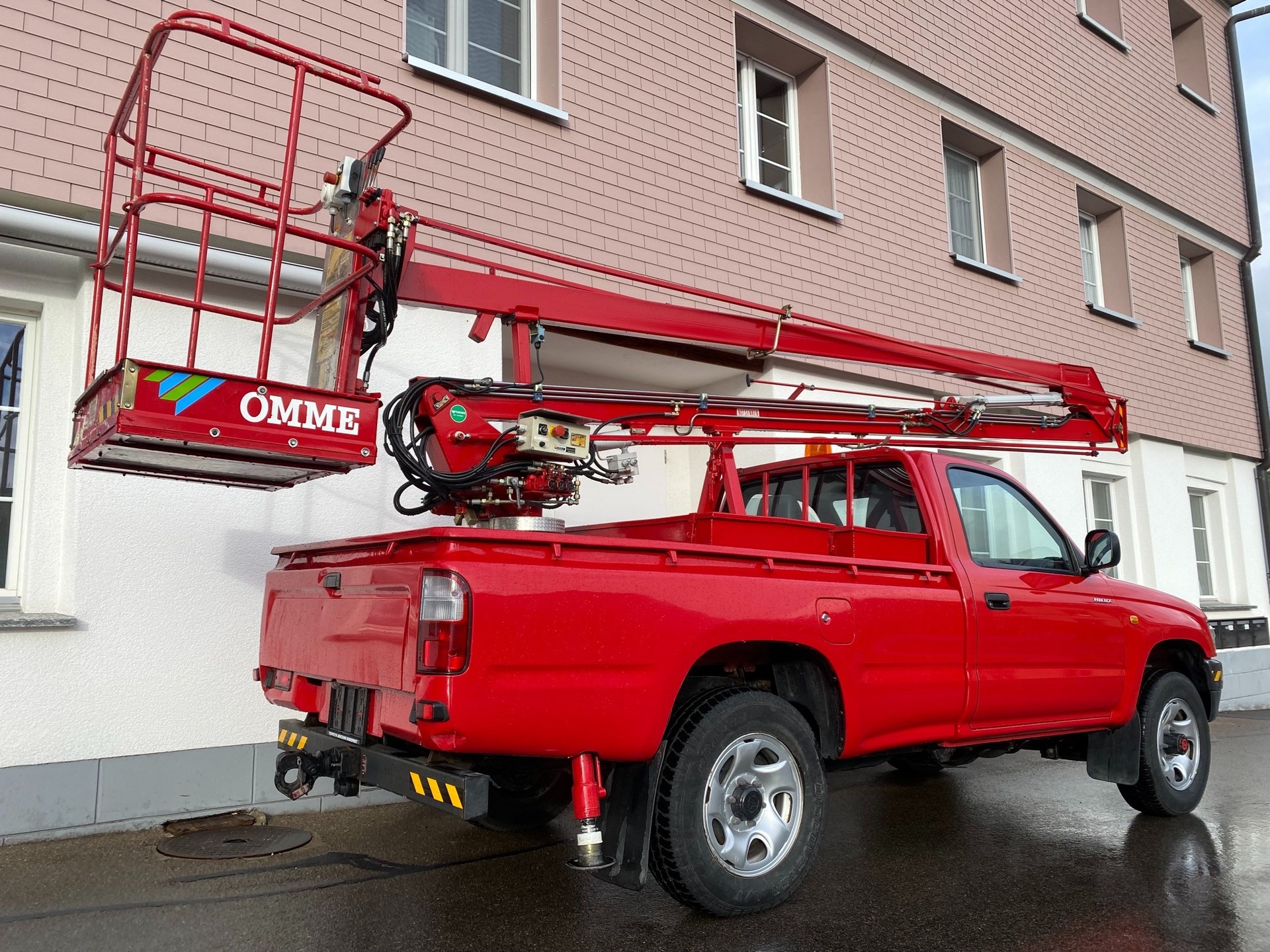 TOYOTA HI-LUX 4x4 Hebebühne-image-3