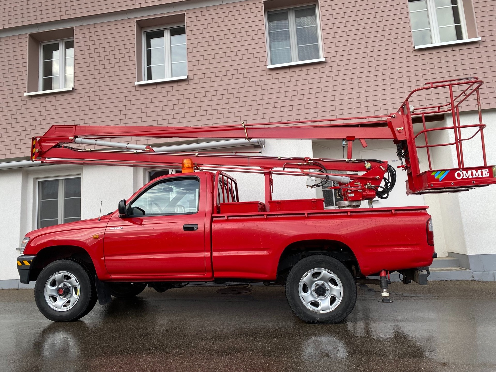 TOYOTA HI-LUX 4x4 Hebebühne-image-4