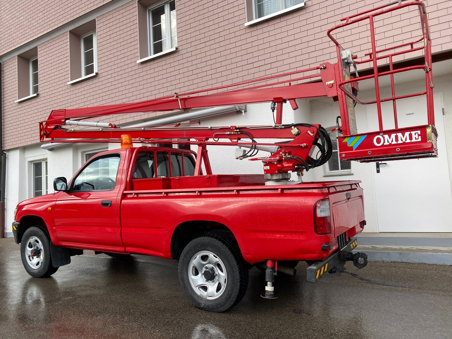 TOYOTA HI-LUX 4x4 Hebebühne-image-2