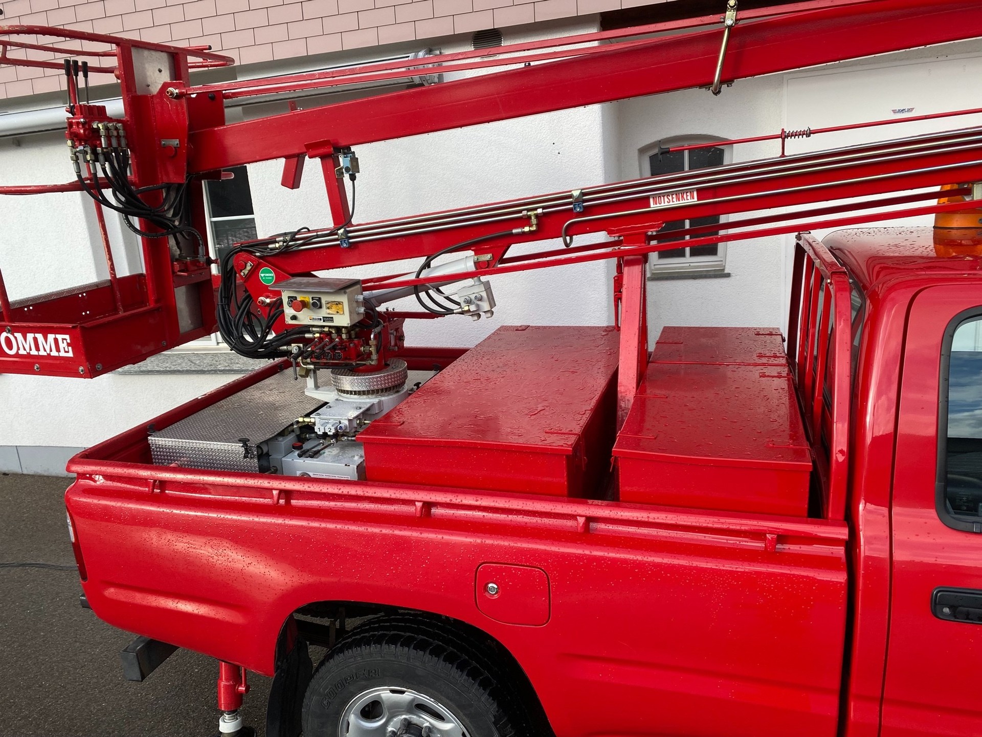 TOYOTA HI-LUX 4x4 Hebebühne-image-12
