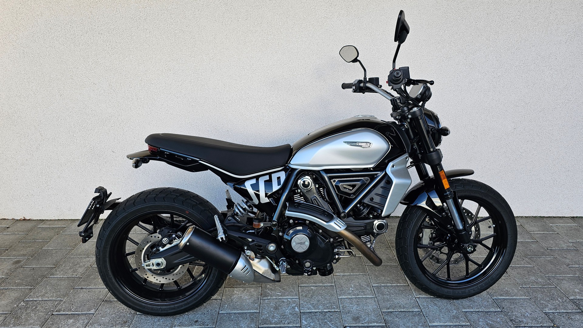 DUCATI Scrambler 803 Icon Dark