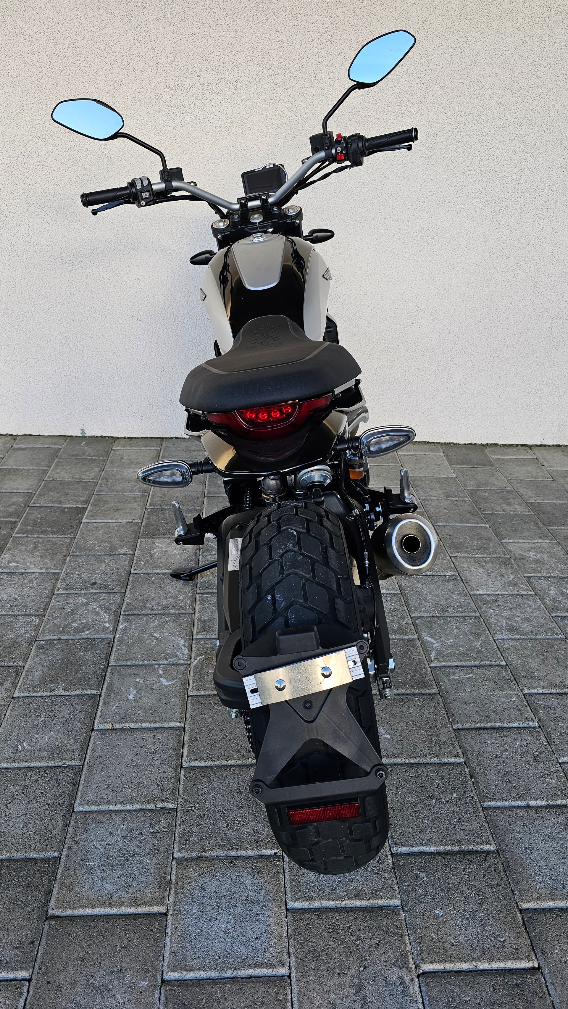 DUCATI Scrambler 803 Icon Dark-showroom-element-3