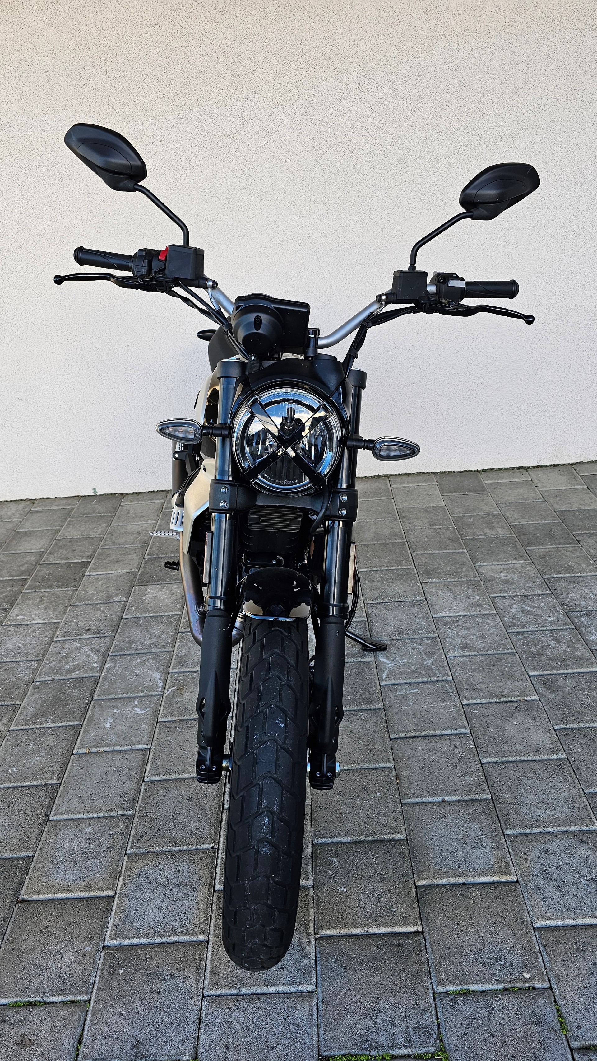 DUCATI Scrambler 803 Icon Dark-showroom-element-2
