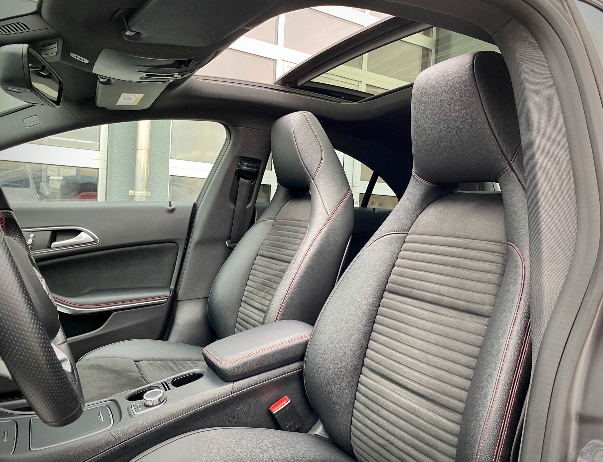 MERCEDES-BENZ CLA 250 AMG Line 7G-DCT 4Matic - Véhicule Suisse (CH)-image-7