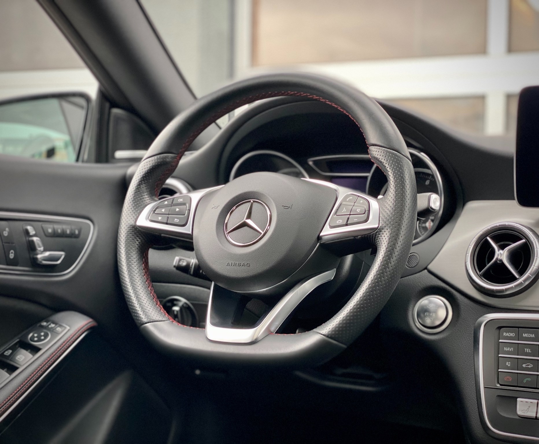 MERCEDES-BENZ CLA 250 AMG Line 7G-DCT 4Matic - Véhicule Suisse (CH)-image-9
