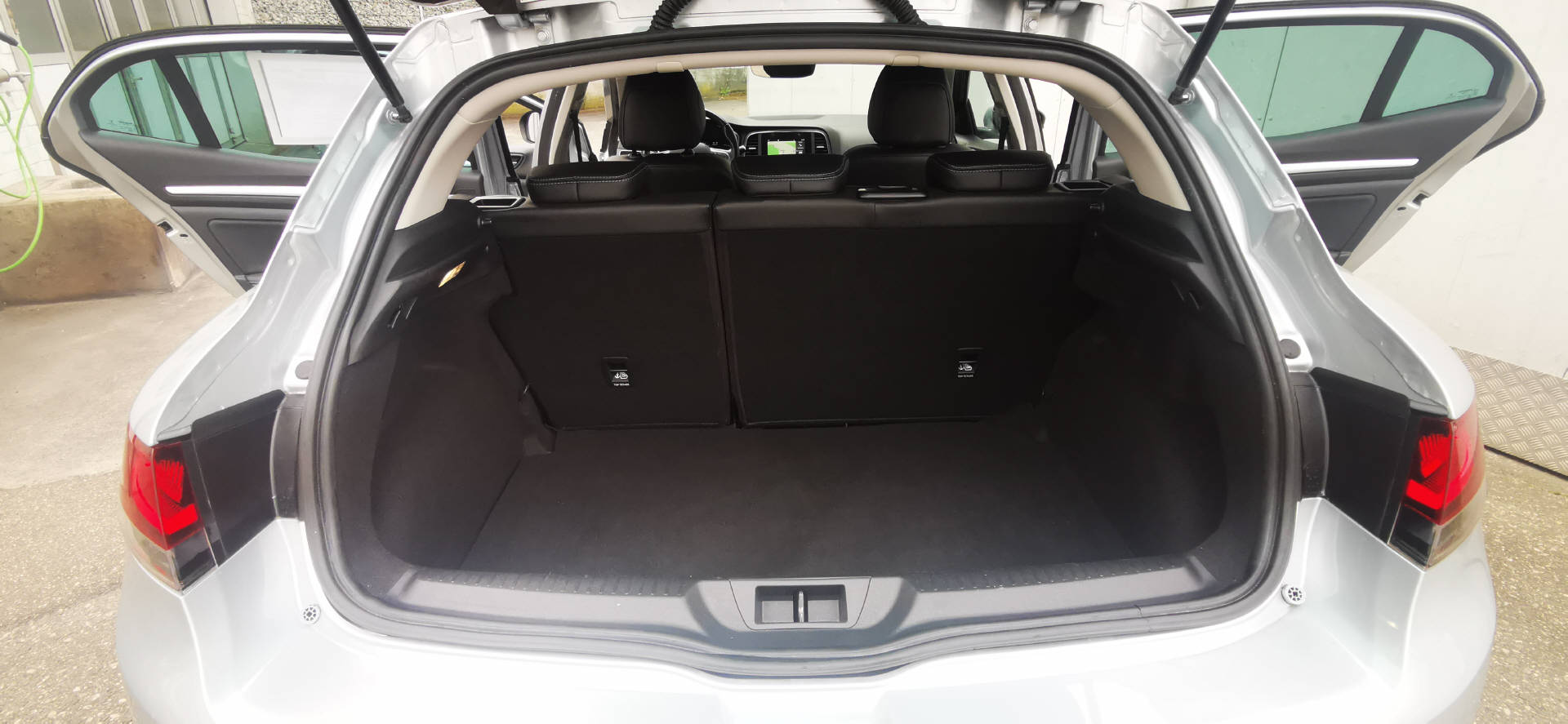 RENAULT Mégane 1.3 TCe 160 Intens EDC-image-13