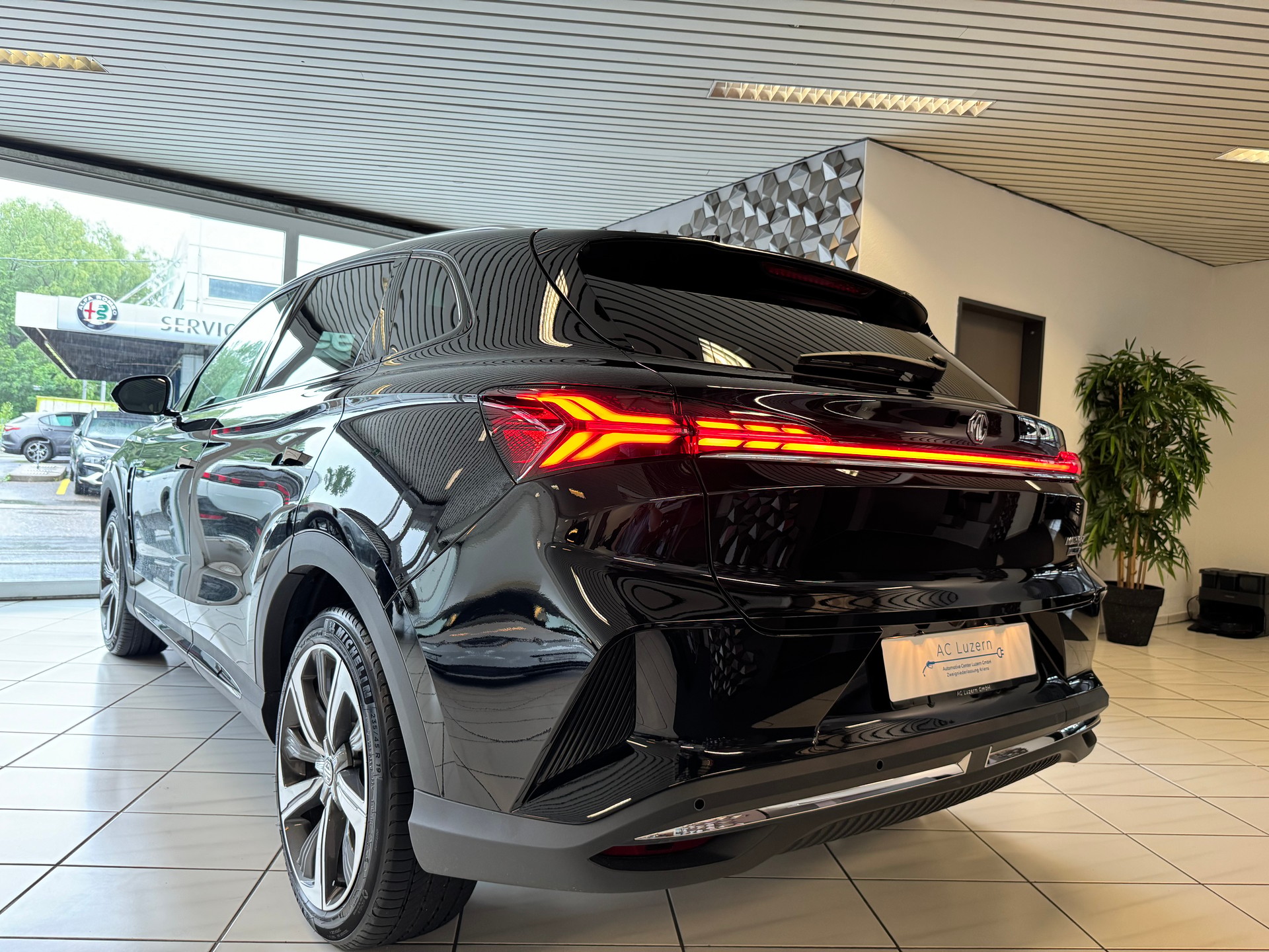 MG Marvel R 72 KWh-showroom-element-1