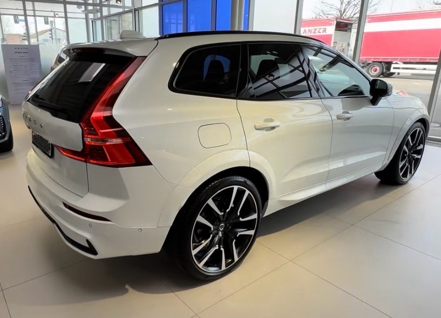 VOLVO XC60 T8 eAWD PluginHybrid R-Design Geartronic-image-3