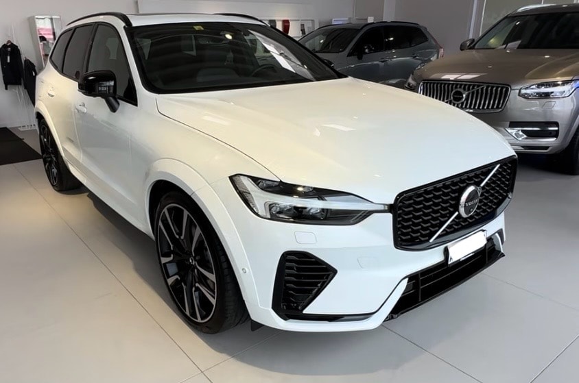 VOLVO XC60 T8 eAWD PluginHybrid R-Design Geartronic-image-0