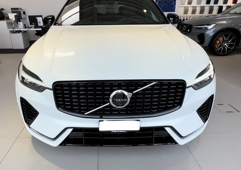 VOLVO XC60 T8 eAWD PluginHybrid R-Design Geartronic-image-2