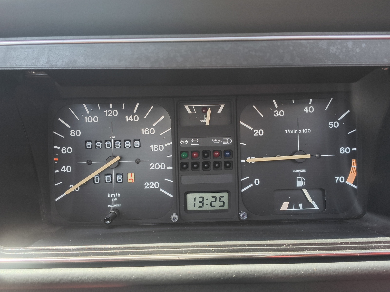 VW Golf Cabriolet 1800 (GL) Red Spezial-image-12