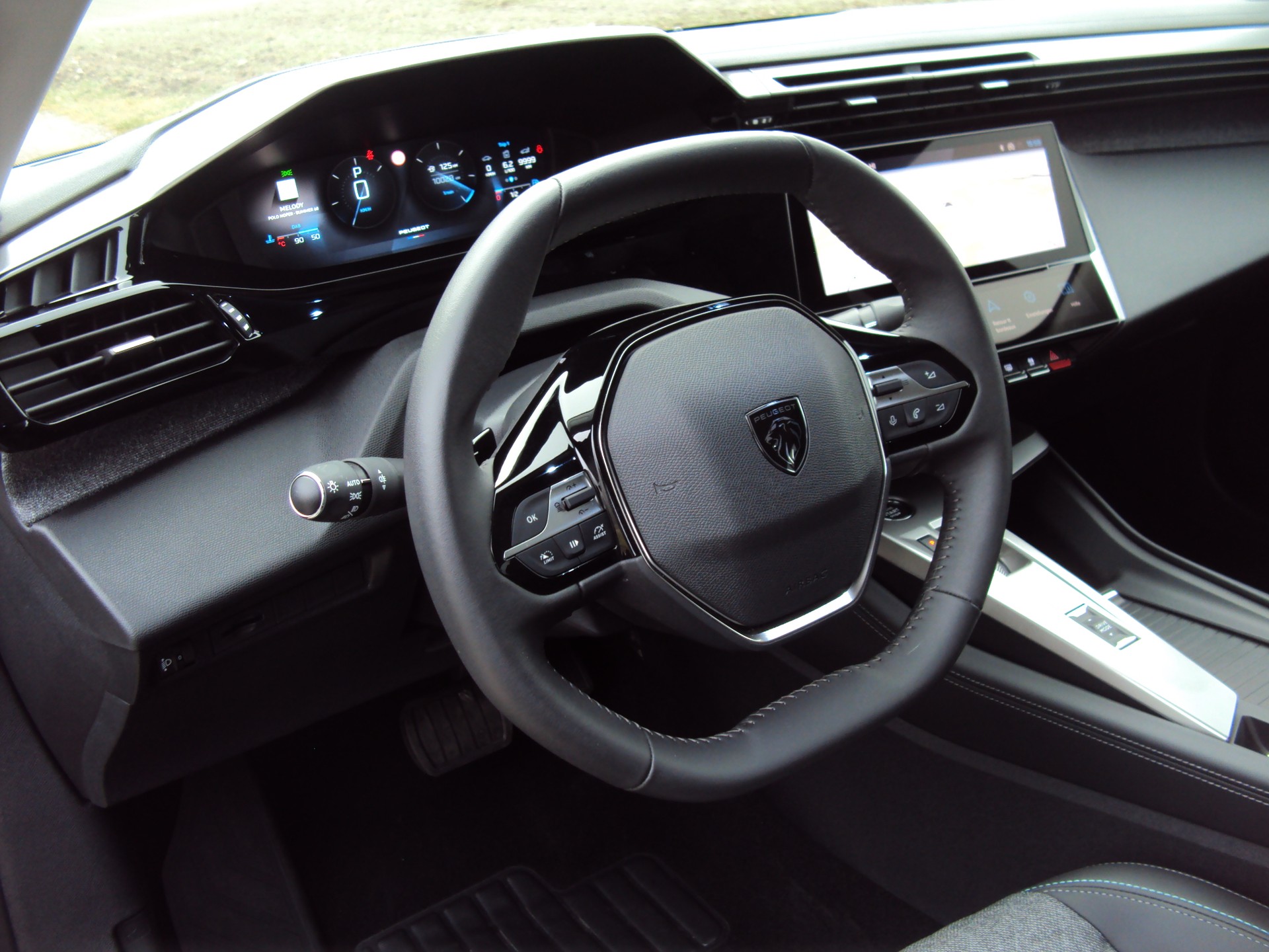 PEUGEOT 408 1.2 PureTech Allure Pack EAT8-image-9