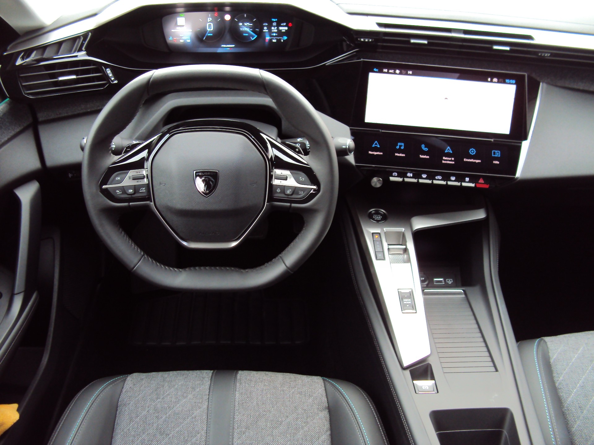 PEUGEOT 408 1.2 PureTech Allure Pack EAT8-image-8