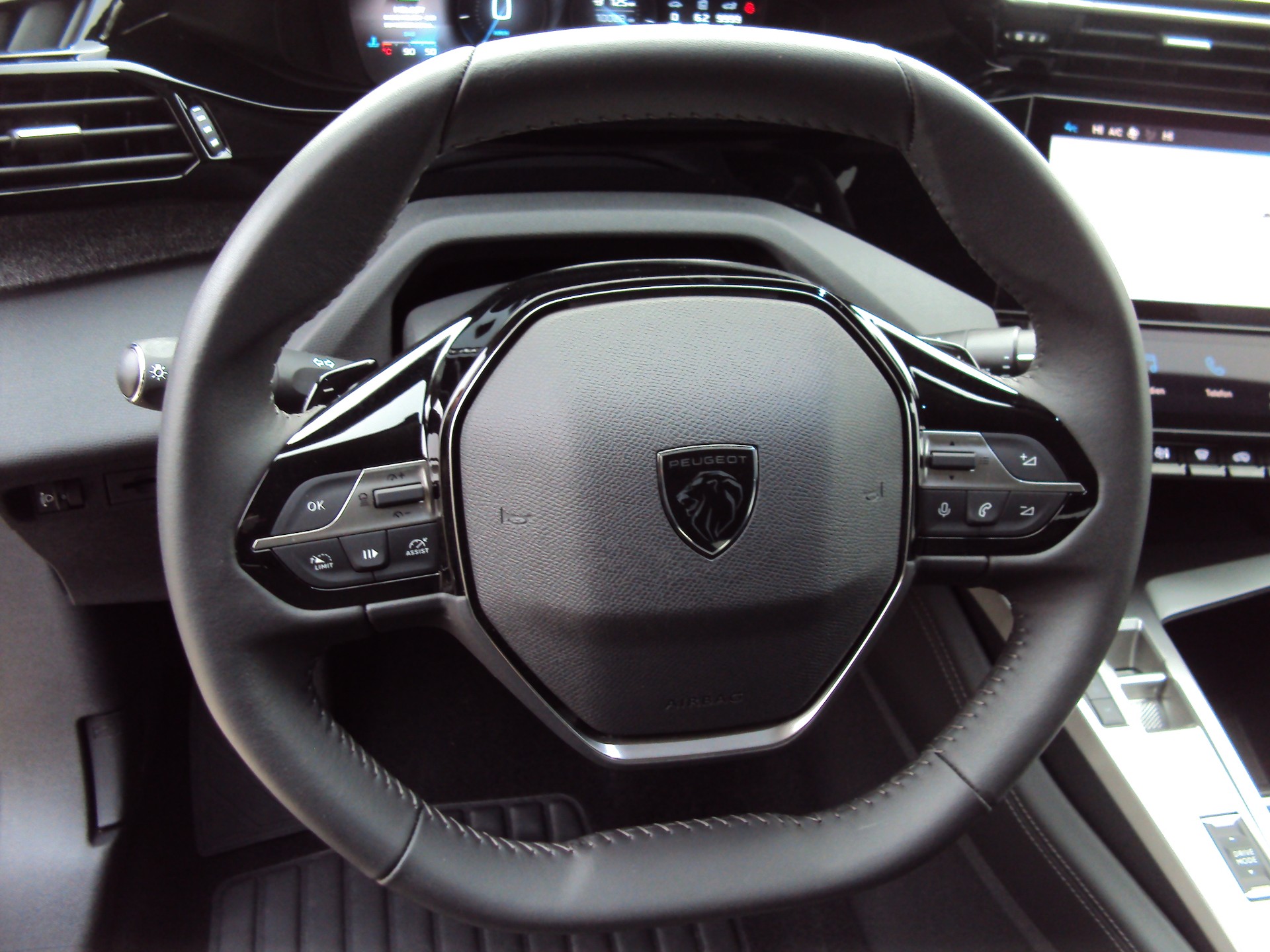 PEUGEOT 408 1.2 PureTech Allure Pack EAT8-image-10