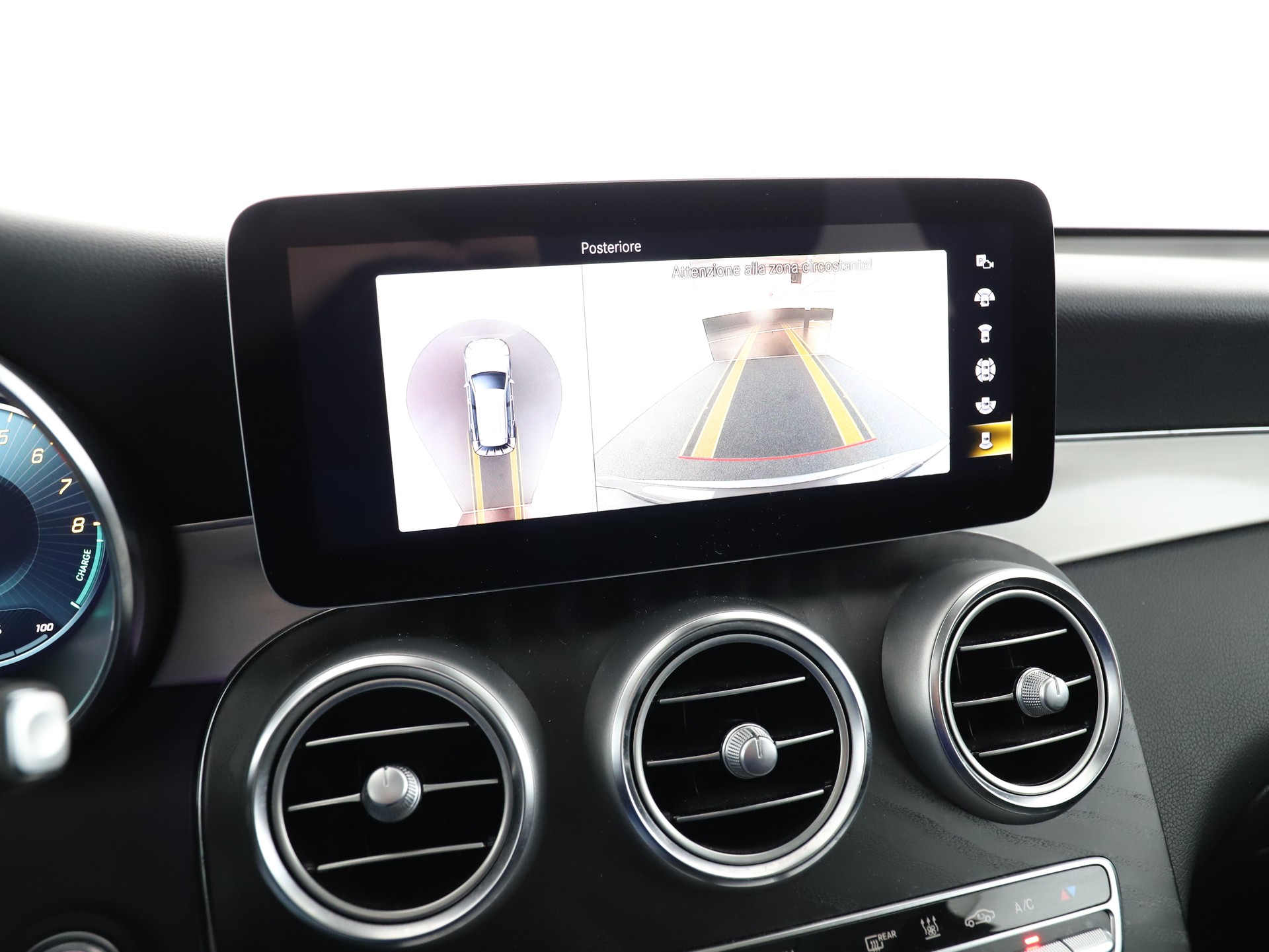 MERCEDES-BENZ GLC 300 e AMG Line 4Matic-image-15