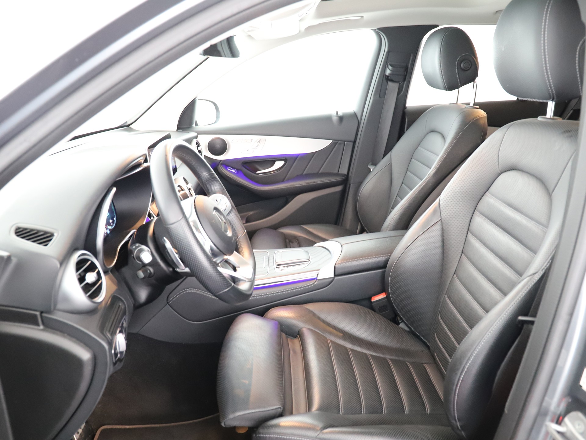 MERCEDES-BENZ GLC 300 e AMG Line 4Matic-image-12