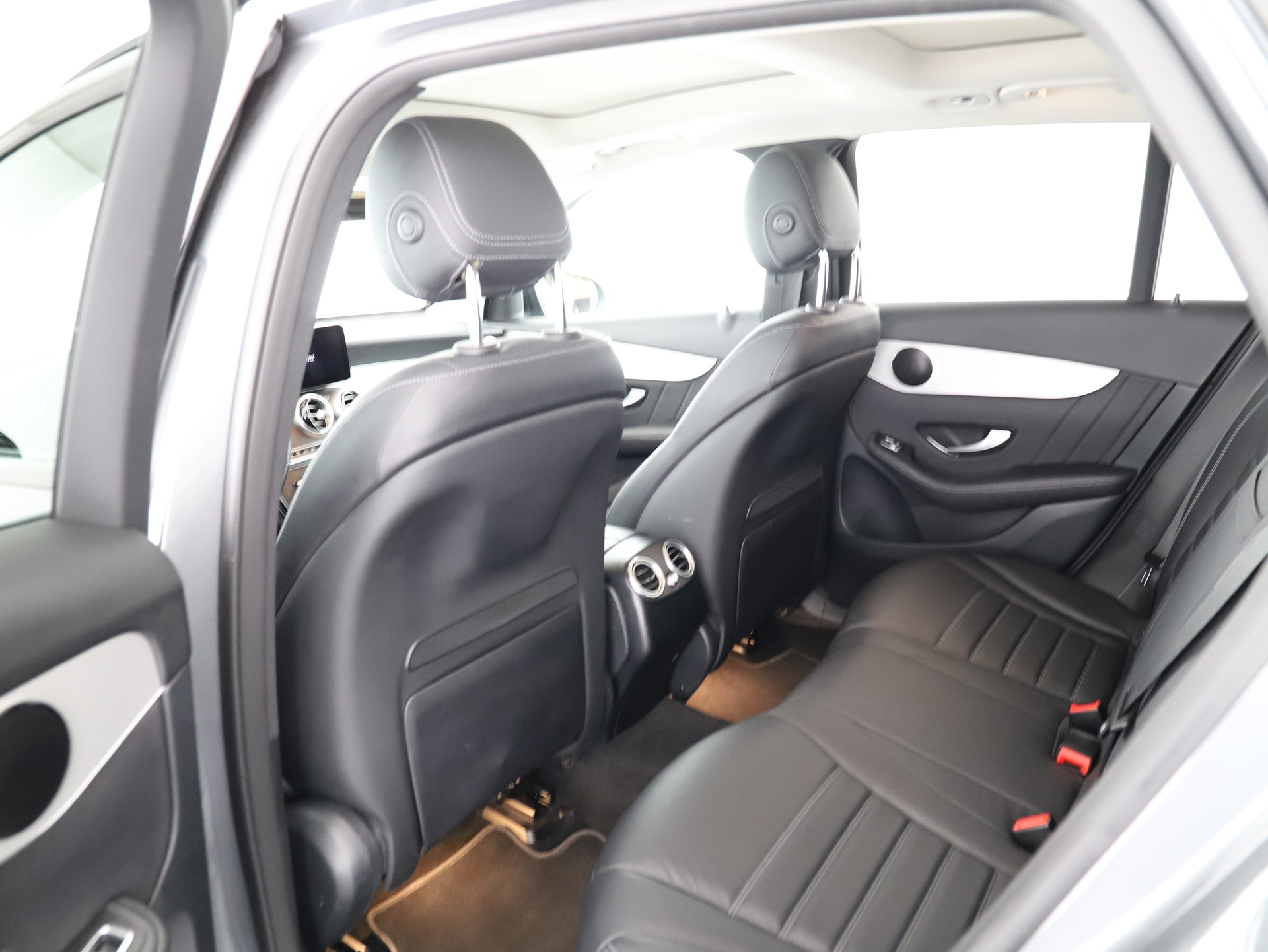 MERCEDES-BENZ GLC 300 e AMG Line 4Matic-image-13
