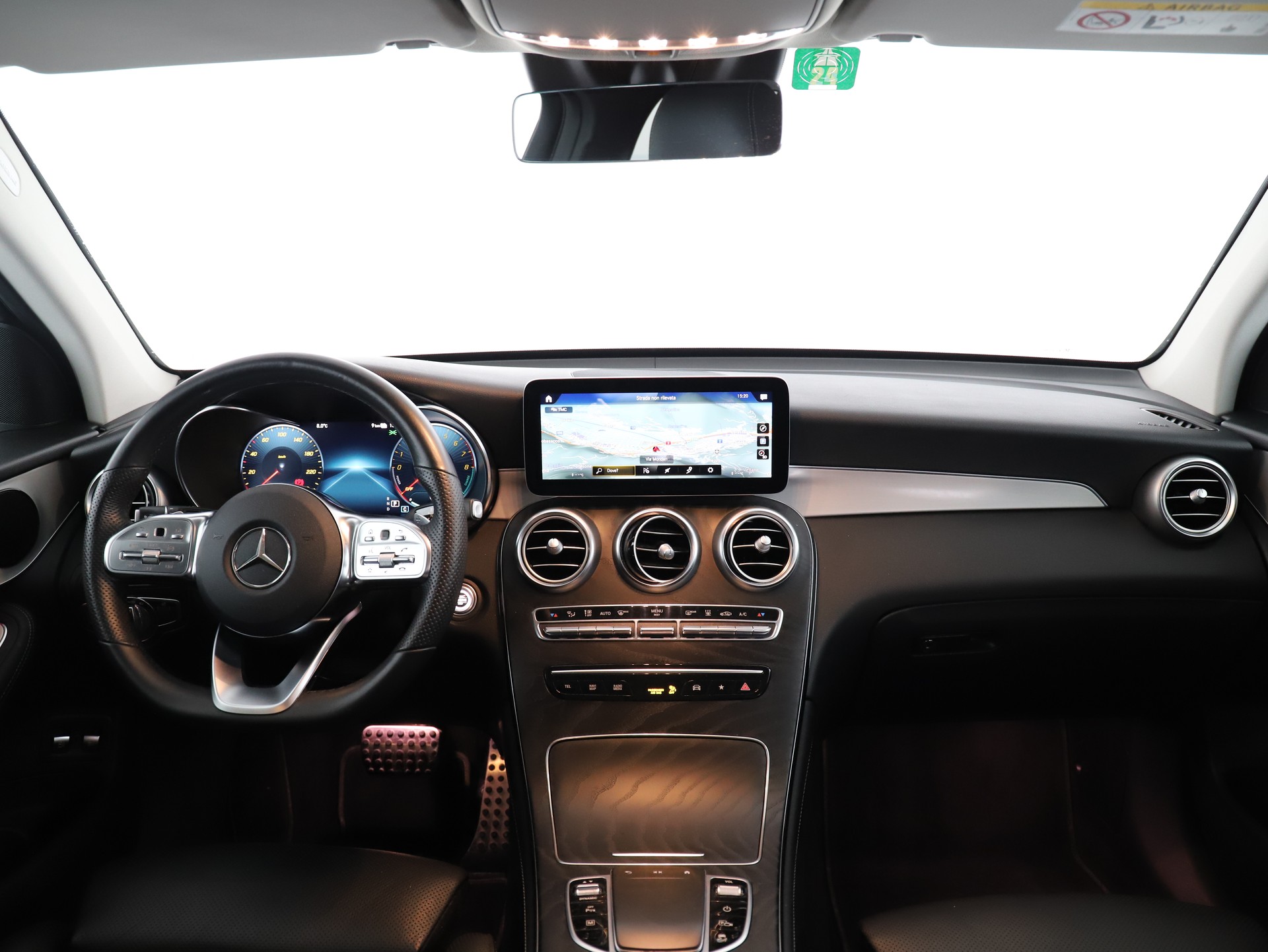 MERCEDES-BENZ GLC 300 e AMG Line 4Matic-image-10