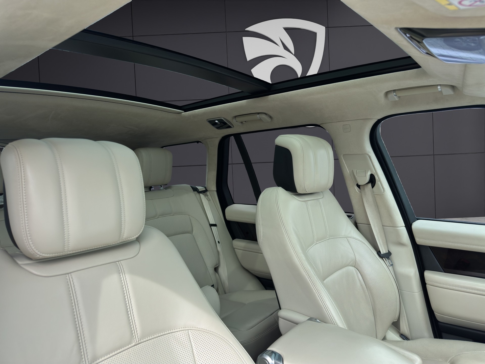LAND ROVER Range Rover 4.4 SDV8 Vogue Automatic-image-23