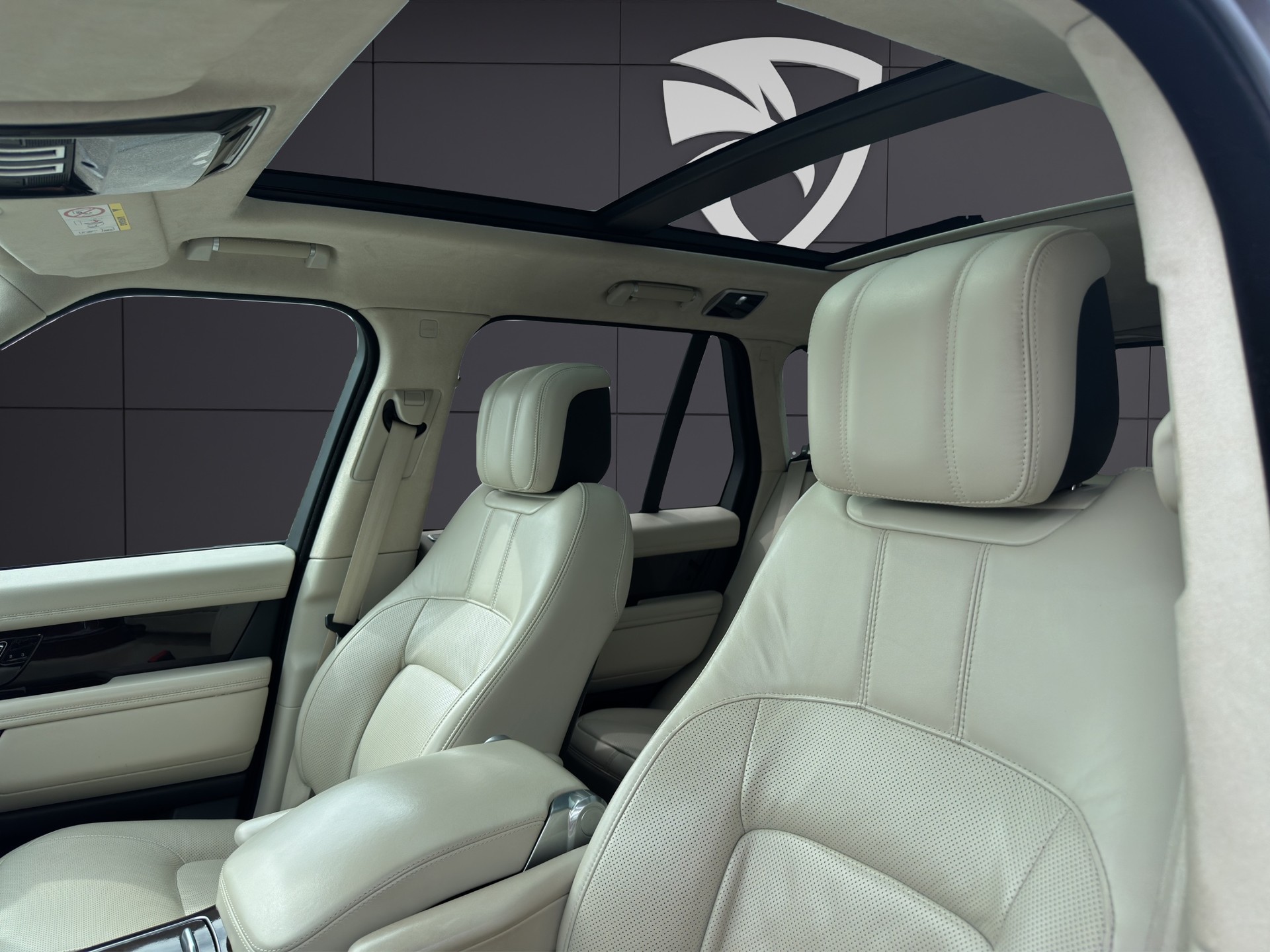 LAND ROVER Range Rover 4.4 SDV8 Vogue Automatic-image-31