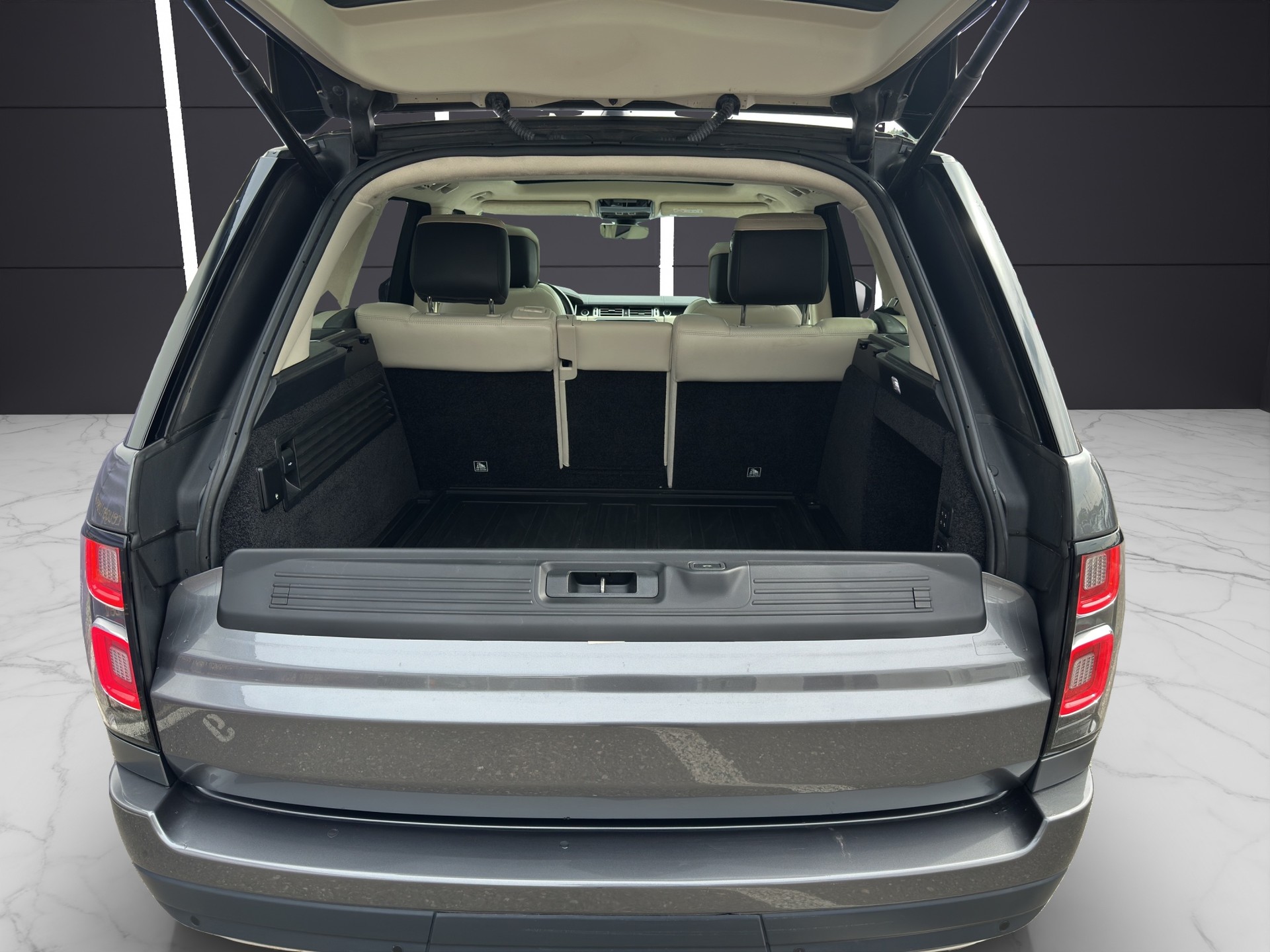 LAND ROVER Range Rover 4.4 SDV8 Vogue Automatic-image-13