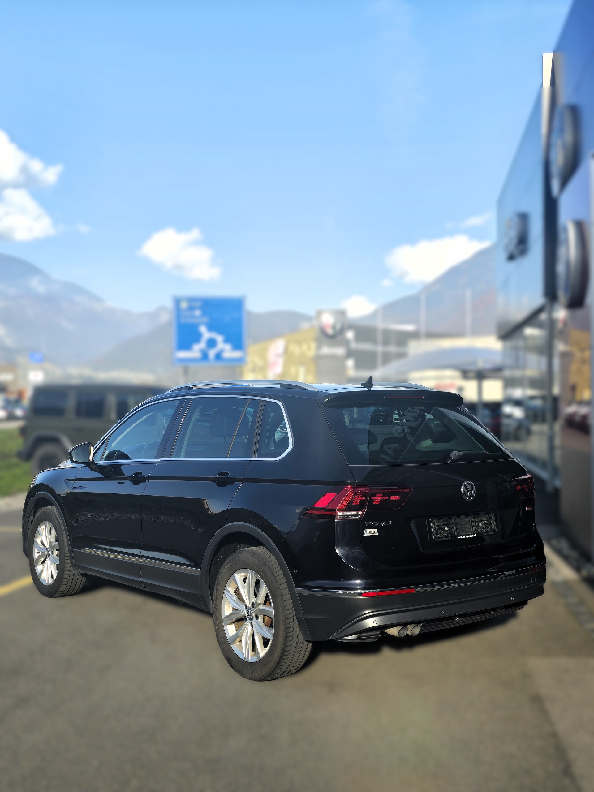 VW Tiguan 2.0 TDI SCR Highline 4Motion DSG-image-3