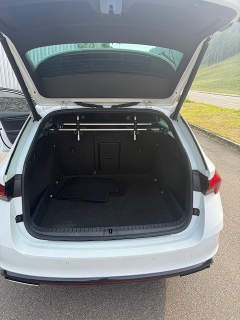 SKODA Octavia Combi 2.0 TDI DSG RS 4x4-image-11