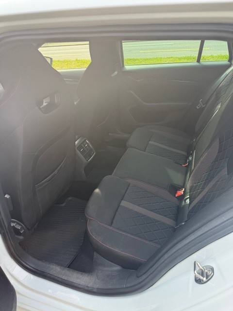 SKODA Octavia Combi 2.0 TDI DSG RS 4x4-image-10