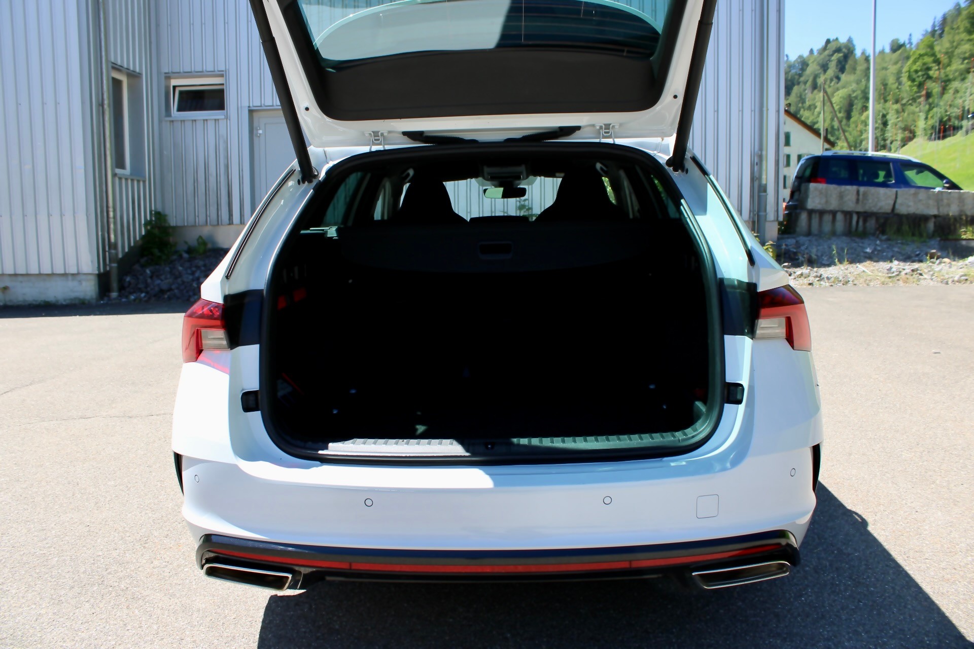 SKODA Octavia Combi 2.0 TDI DSG RS 4x4-image-13