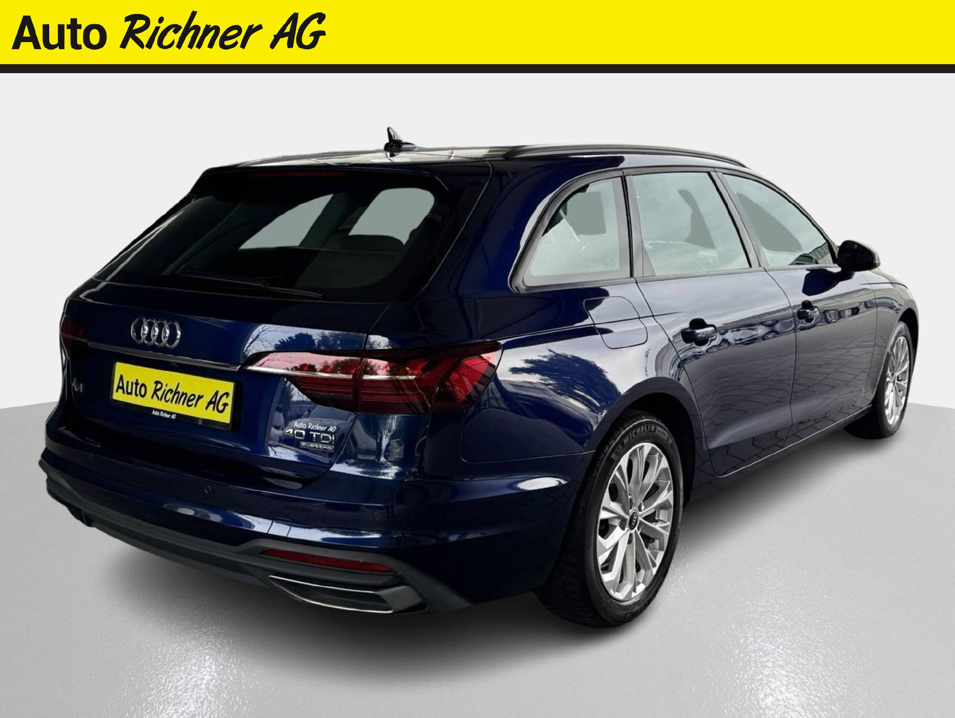 AUDI A4 Avant 2.0 40 TDI Attraction quattro S-Tronic-image-3