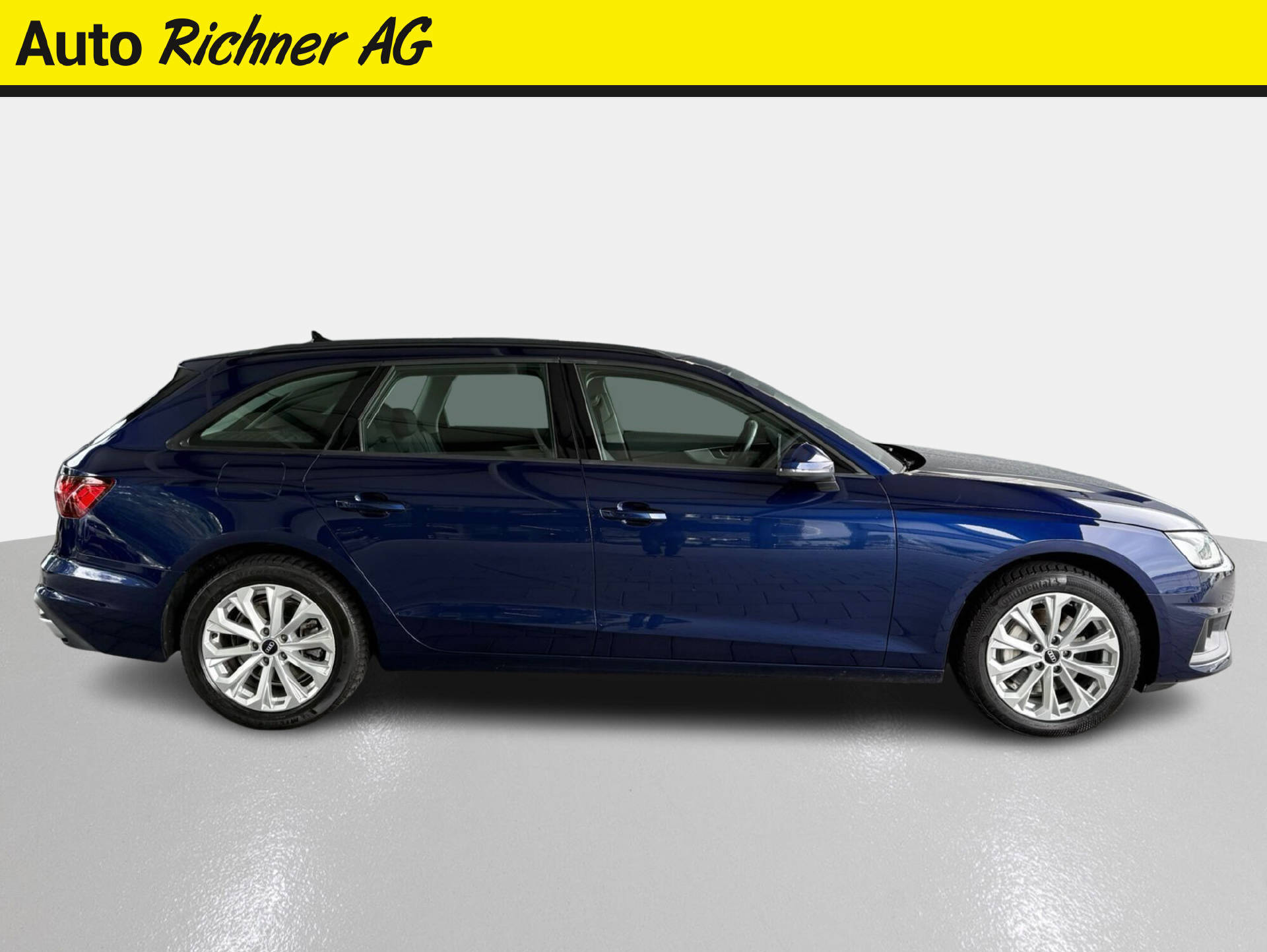 AUDI A4 Avant 2.0 40 TDI Attraction quattro S-Tronic-image-2