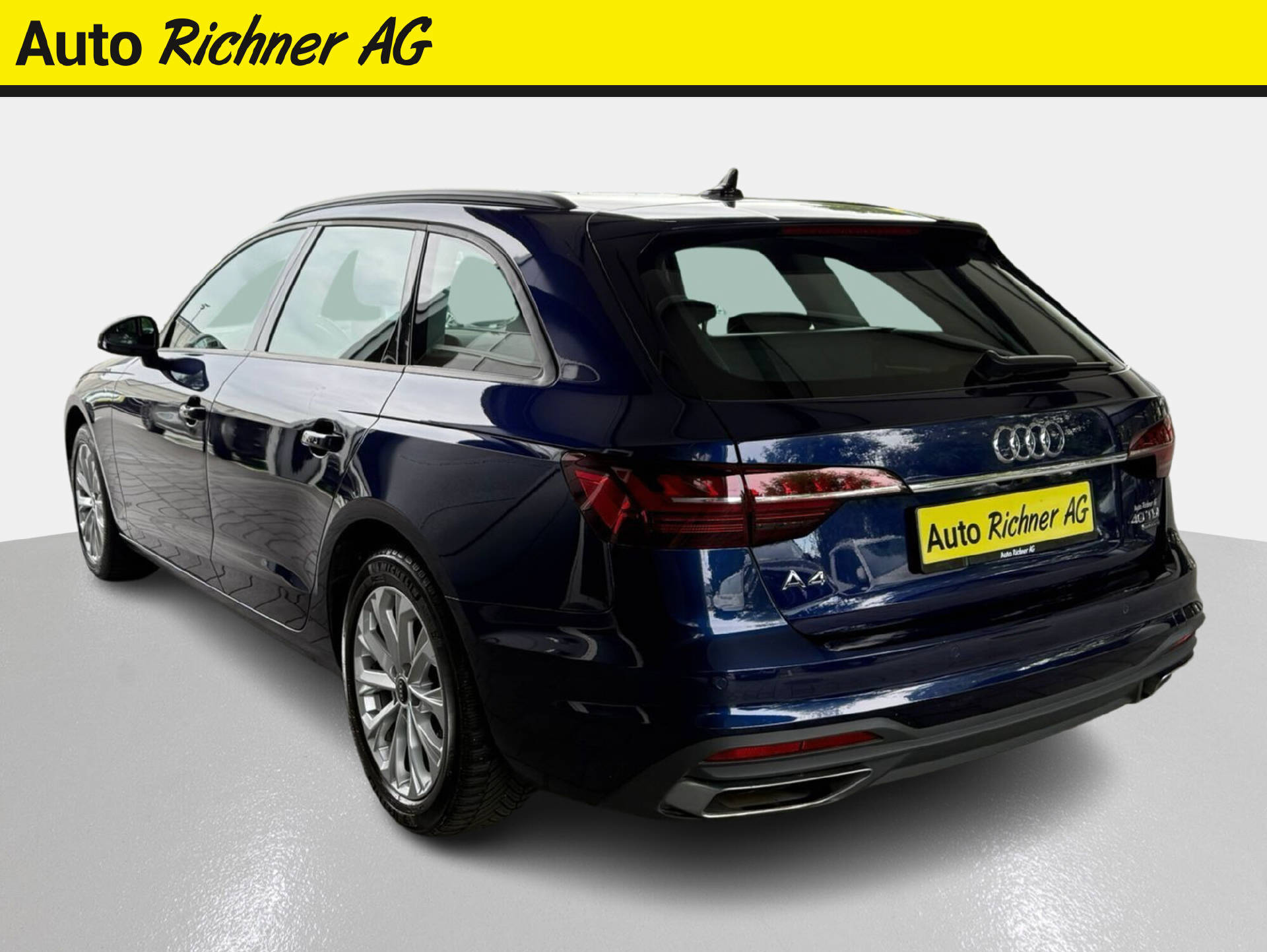 AUDI A4 Avant 2.0 40 TDI Attraction quattro S-Tronic-image-4