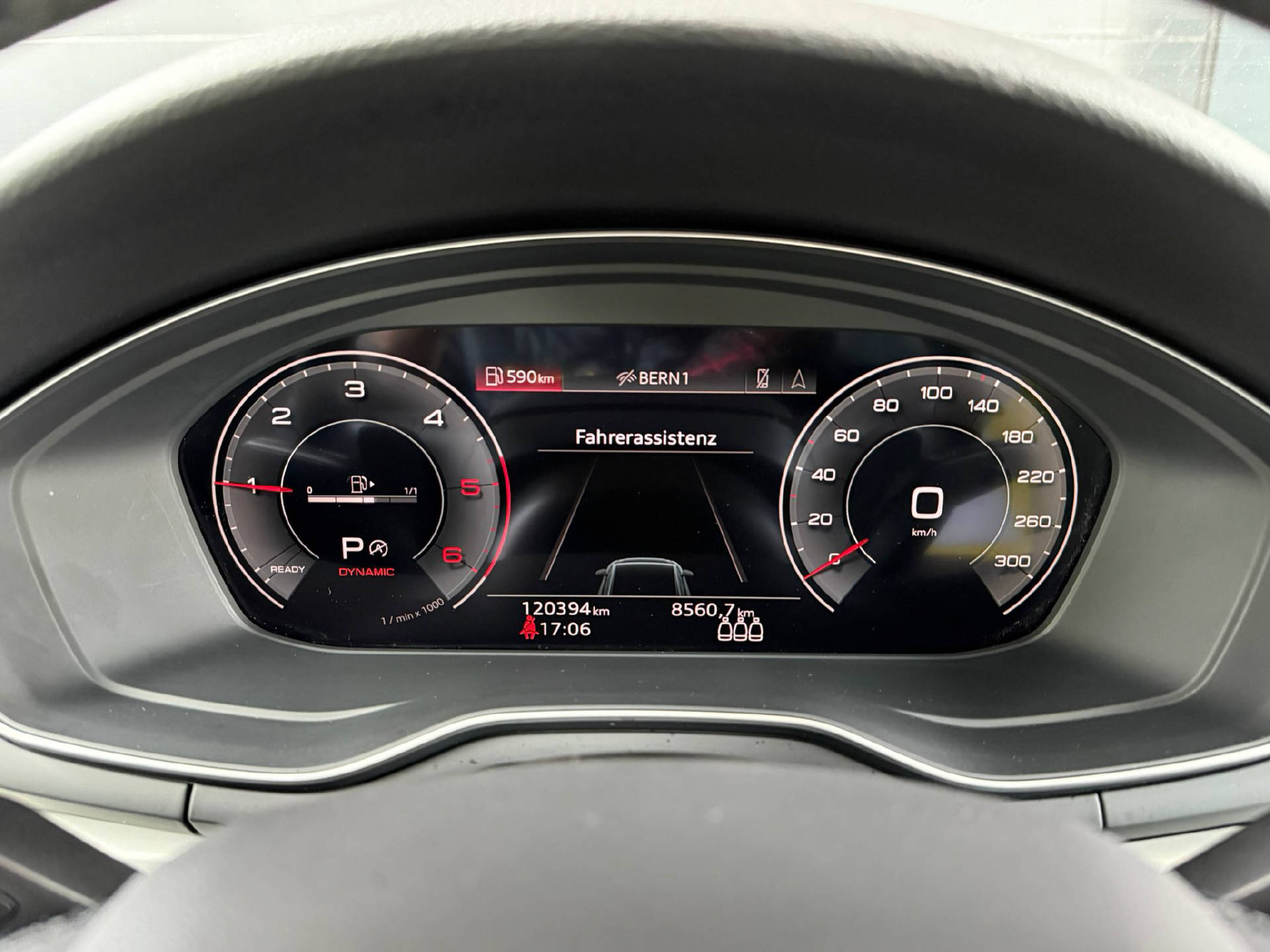 AUDI A4 Avant 2.0 40 TDI Attraction quattro S-Tronic-image-9