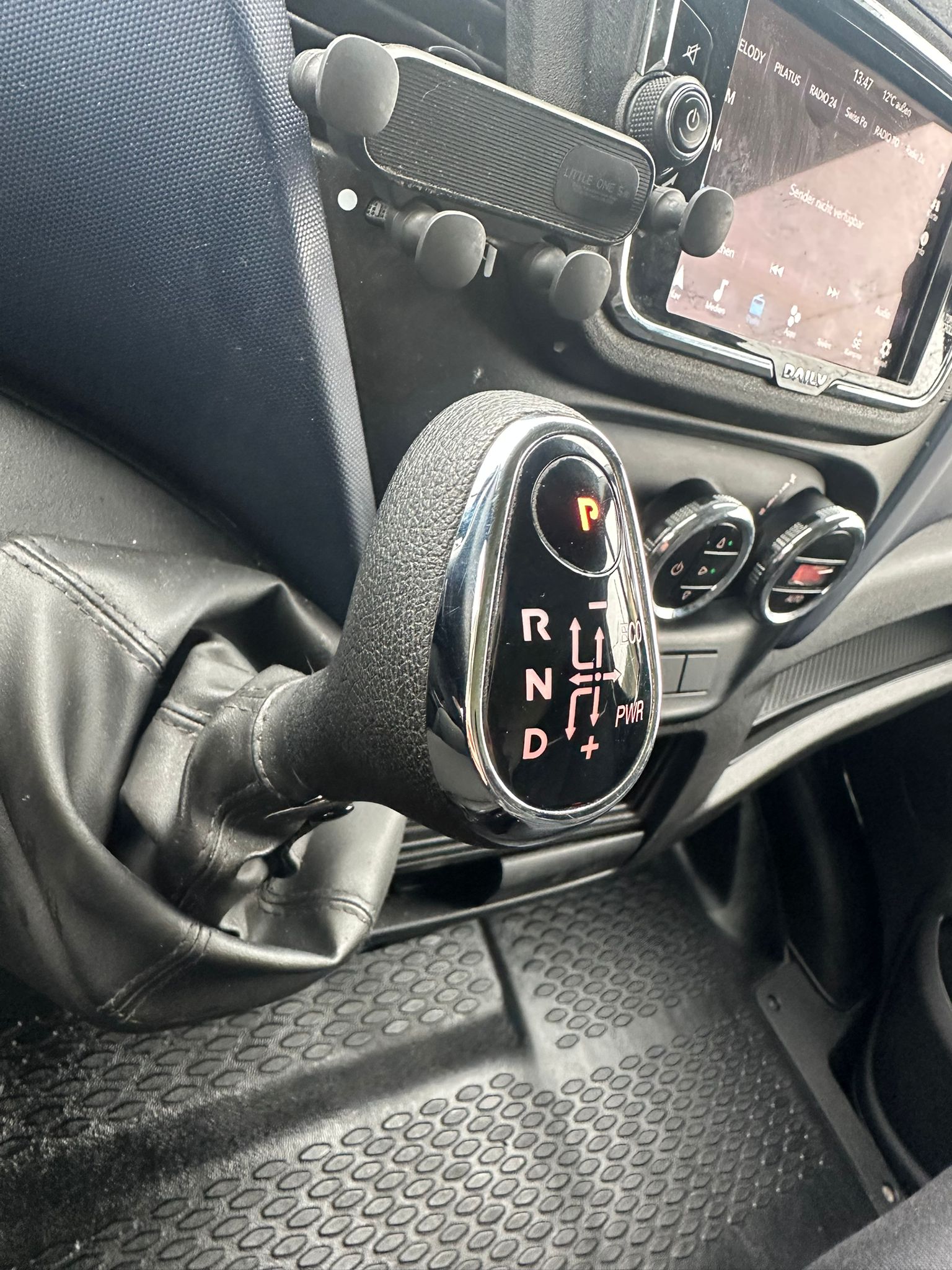 IVECO 33 S 14 AHK Kasten Automat Navi Xenon-image-16