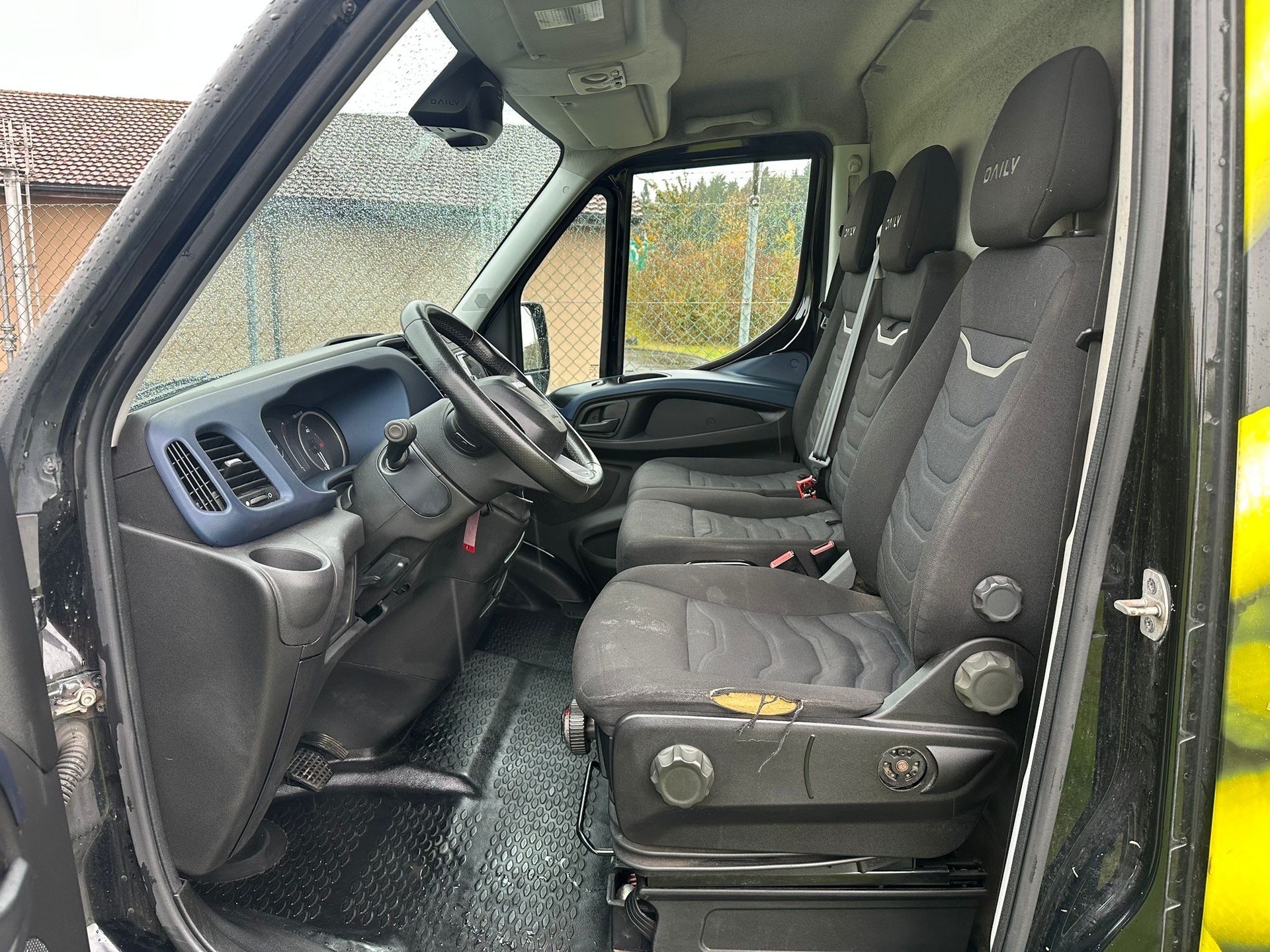 IVECO 33 S 14 AHK Kasten Automat Navi Xenon-image-10