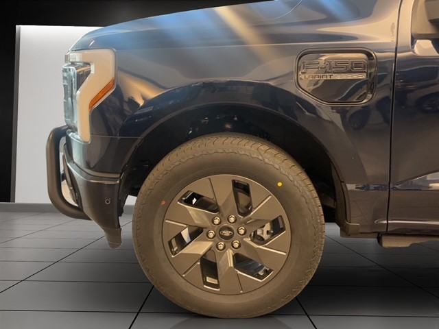 FORD F-150 Lightning 91 kWh Lariat Launch Edition-image-5