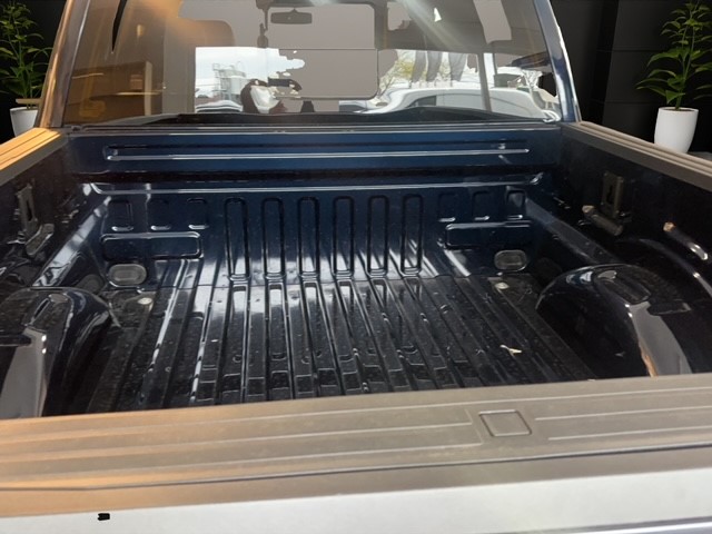 FORD F-150 Lightning 91 kWh Lariat Launch Edition-image-7