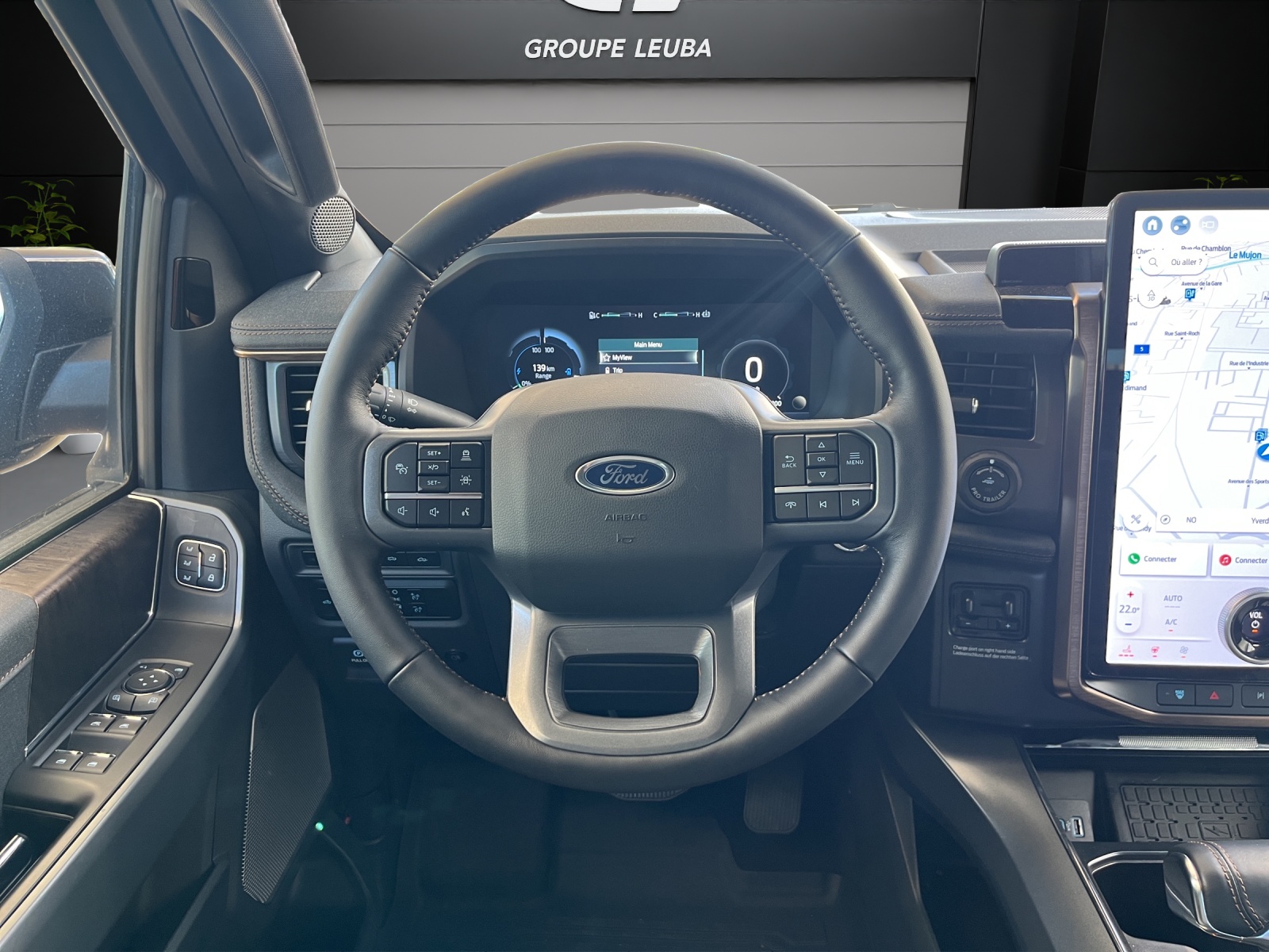 FORD F-150 Lightning 91 kWh Lariat Launch Edition-image-13