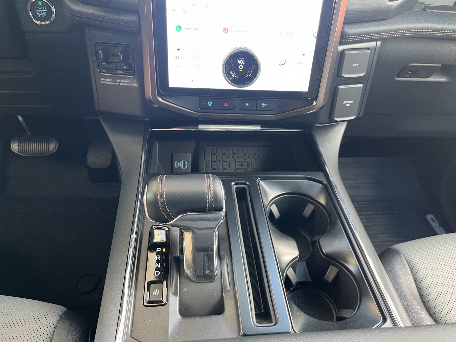 FORD F-150 Lightning 91 kWh Lariat Launch Edition-image-14