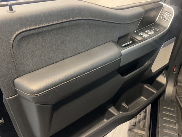 FORD F-150 Lightning 91 kWh Lariat Launch Edition-image-4
