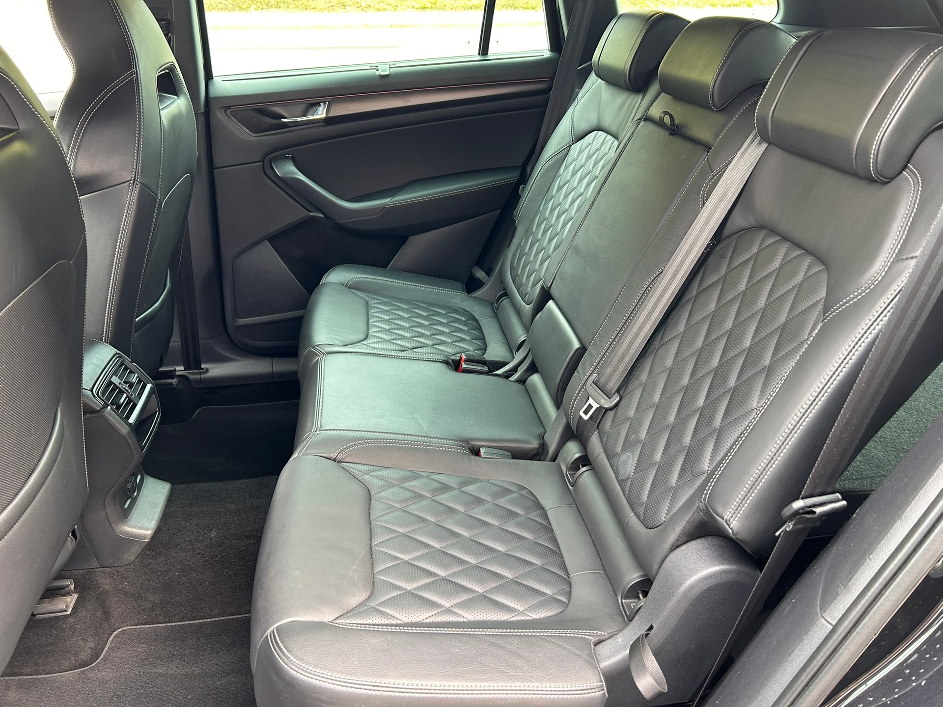 SKODA Kodiaq 2.0 TSI 4x4 Sport Line-image-8