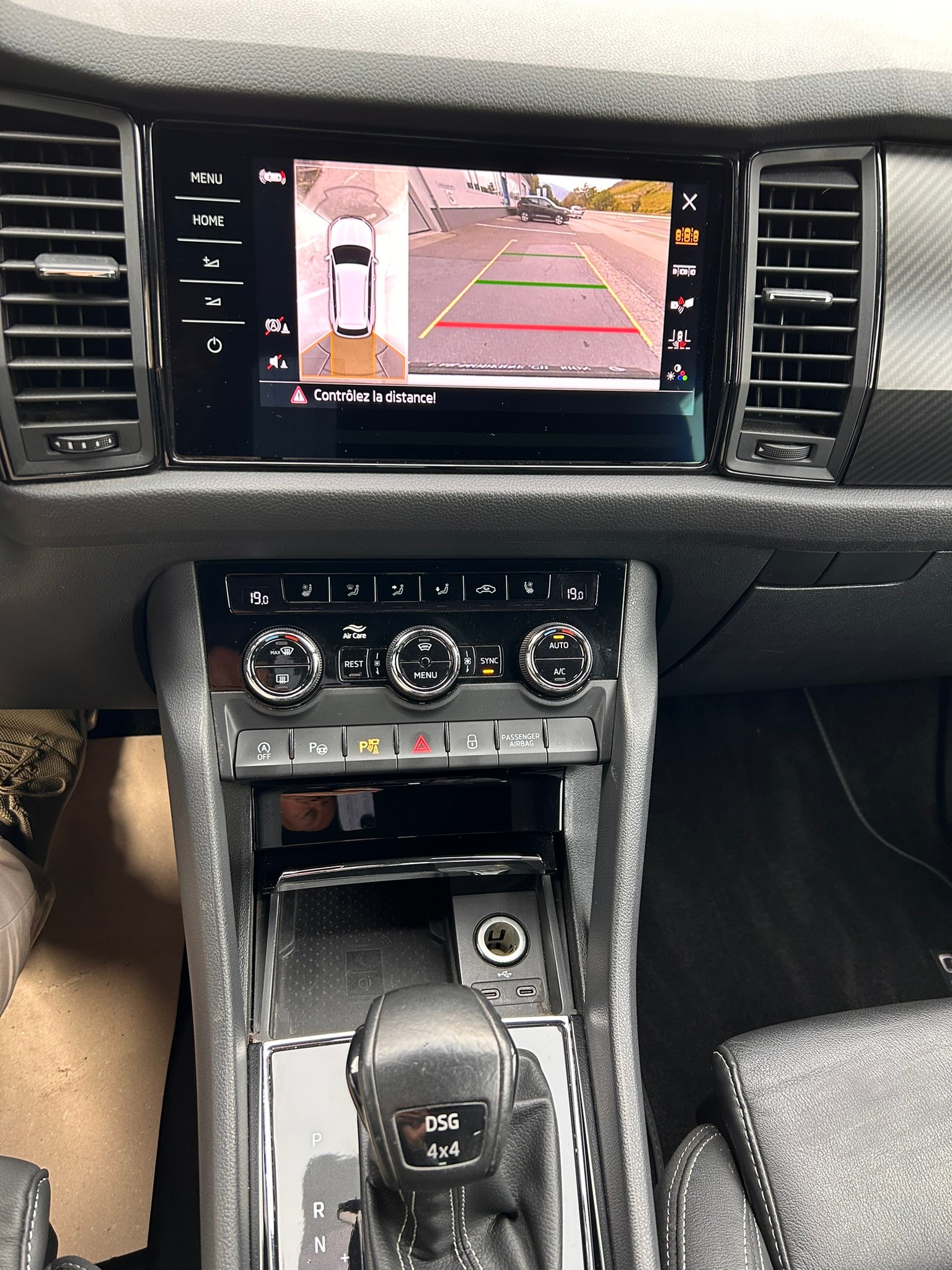 SKODA Kodiaq 2.0 TSI 4x4 Sport Line-image-13