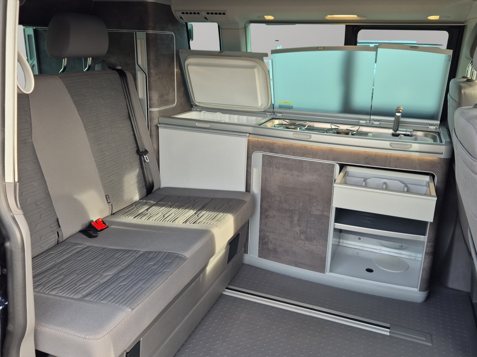 VW T6.1 California 2.0 TDI Ocean Liberty 4Motion DSG-image-8