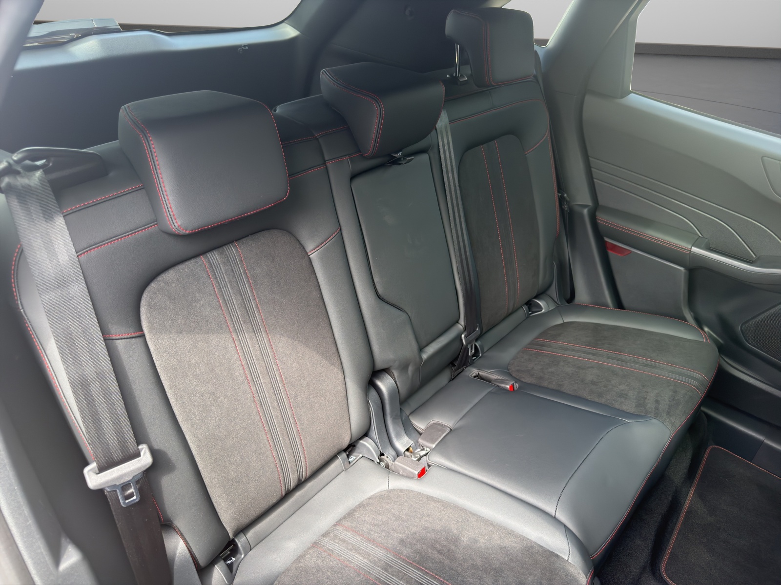 FORD Kuga 2.5 Hybrid ST-Line X 4x4-image-14
